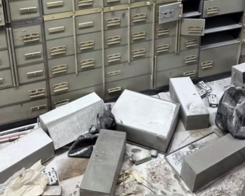 堪比好莱坞大片！劫匪潜伏数月挖通下水道，洗劫那不勒斯银行金库