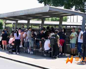 普拉托移民局排队被“收费插队”，两名华人男子遭调查