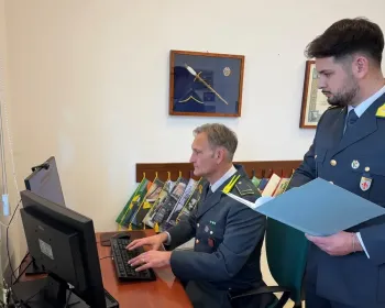 签工发一部分，黑的发一部分！一餐厅老板的小账本被查