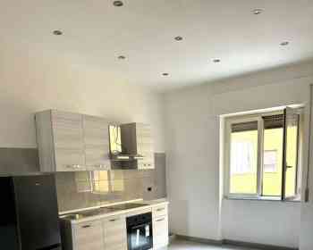 罗马A线Lucio Sesto地铁口1分钟｜全新装修｜三大房