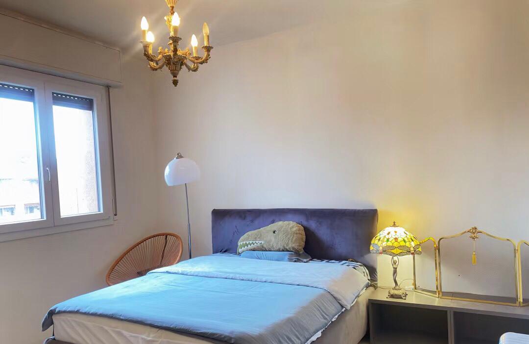 本人因工作原因不在米兰 有自住房一套准备出租有需要的联系我，短租长租都可以，爱干