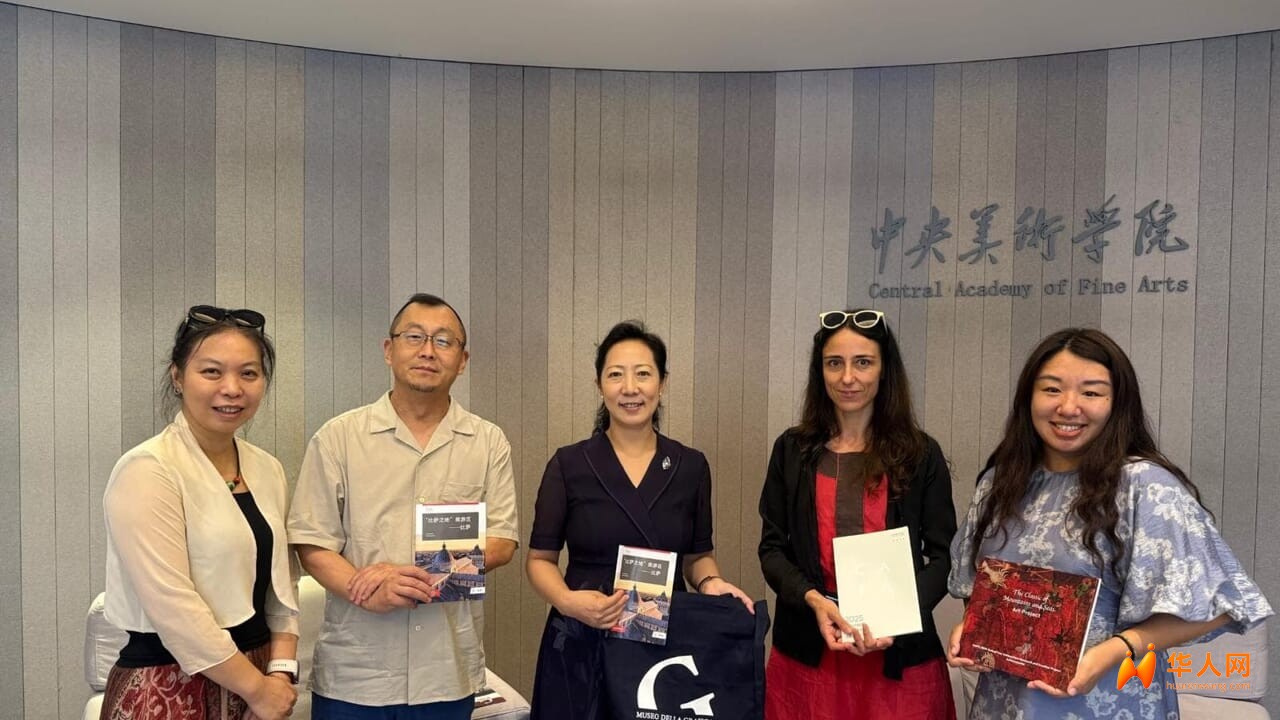 De Bernardi associazione EstOvestEst in Mongolia.jpg