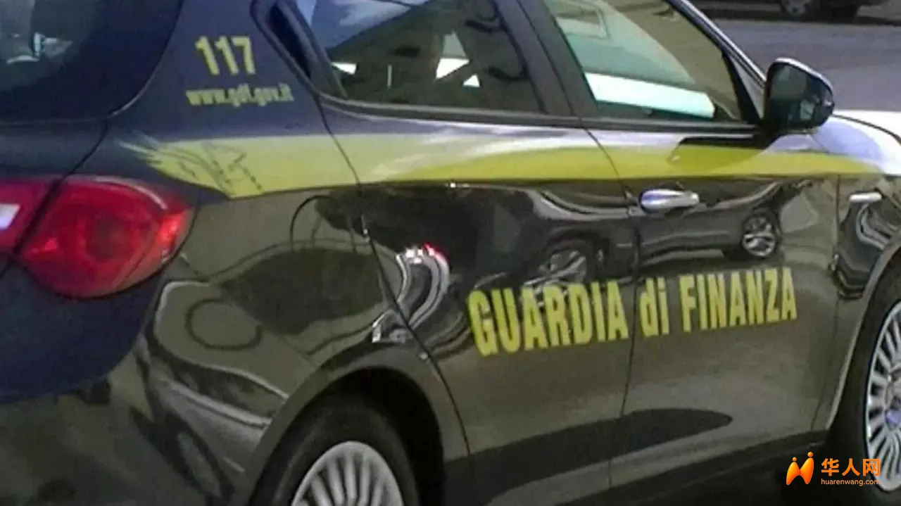guardia-di-finanza-in-azione-foto-di-archivio.webp