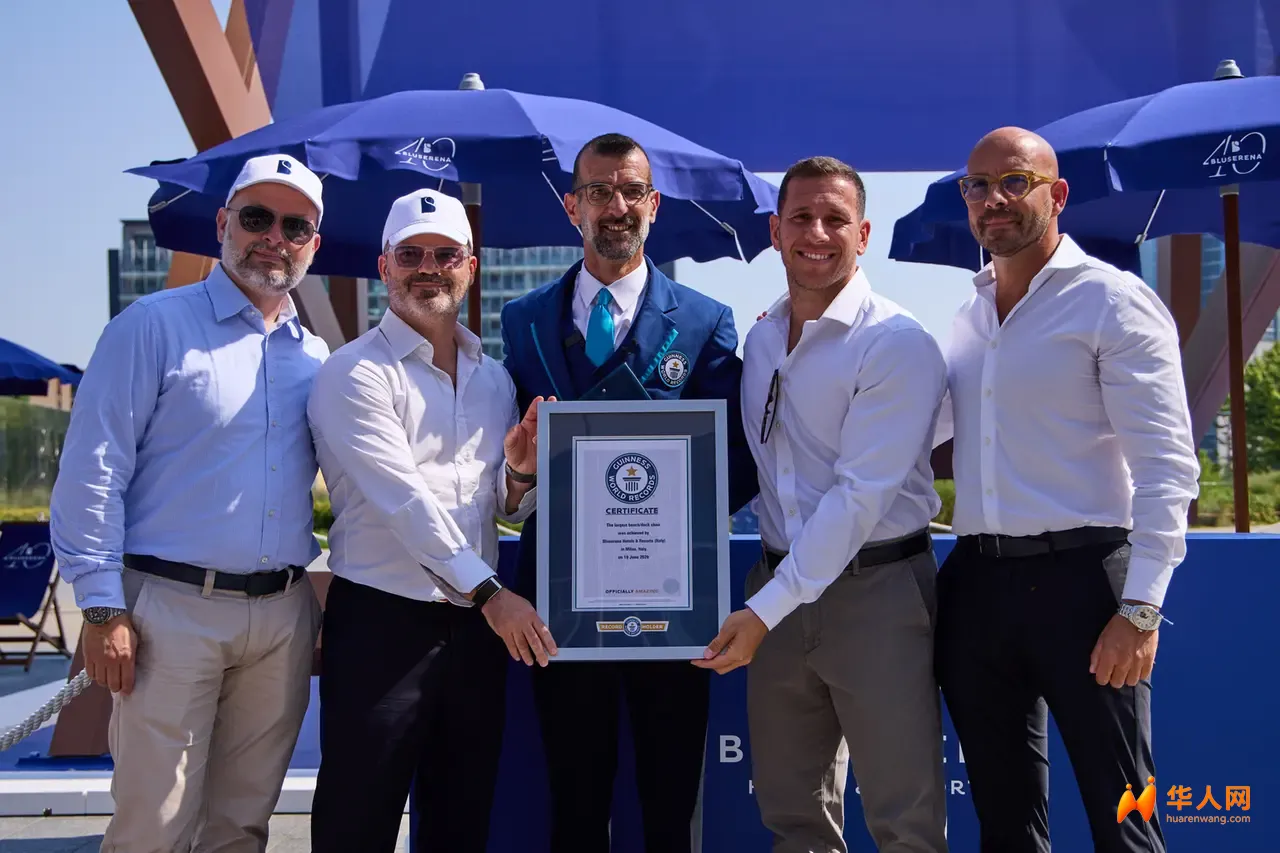 l-assegnazione-a-bluserena-del-guinness-world-record-per-la-sdraio-piu-grande-de.webp
