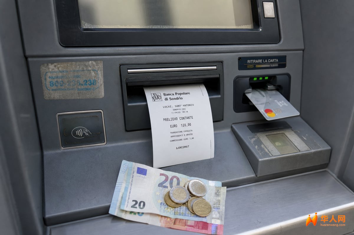 sempre-meno-soldi-in-contanti-e-sempre-pi-bancomat-e-carte-di-credito-milioni-di.jpeg