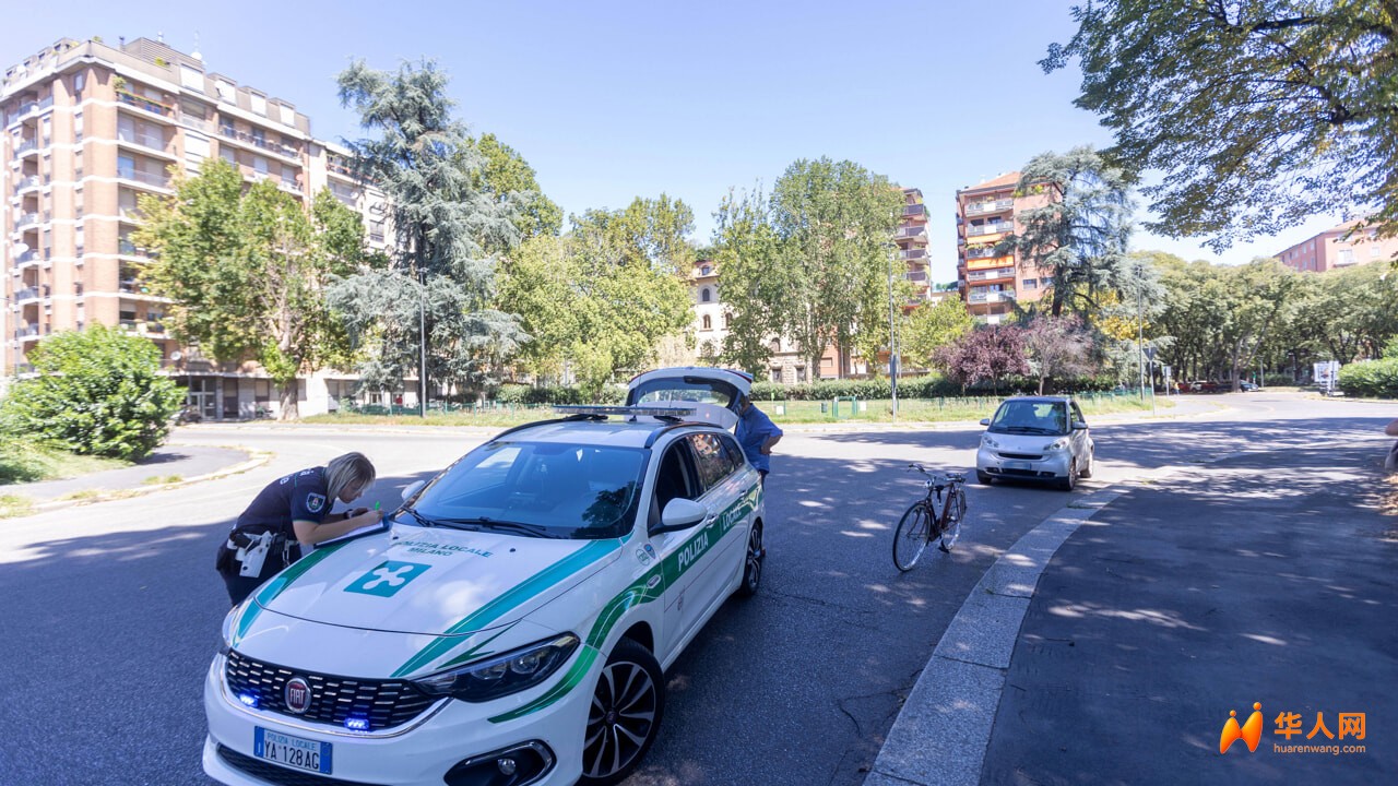 Strade chiuse a Milano, polizia locale. Foto Lapresse.jpg