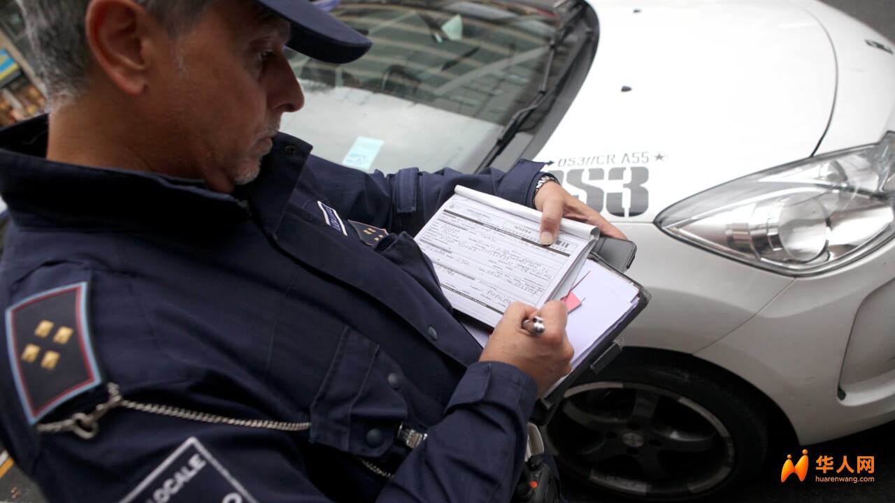 Multa cartacea vigili polizia locale (lapresse).jpg